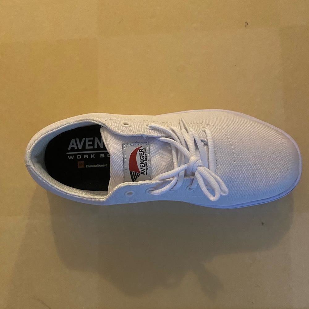 Women’s Avenger work shoes/boots. Brand new, never worn.